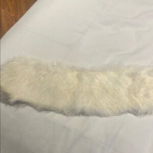 Real fur collar.